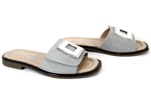 Bianca Morelli – papuci damă din piele velur gri cu accesoriu metalic