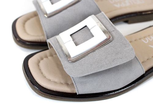 Bianca Morelli – papuci damă din piele velur gri cu accesoriu metalic