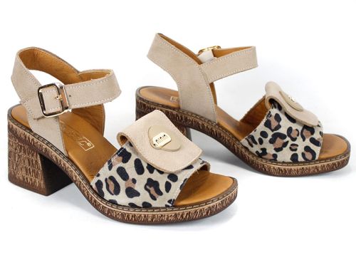 Noemi Ferrant – sandale damă cu toc din piele naturală și nabuc, bej, cu imprimeu leopard