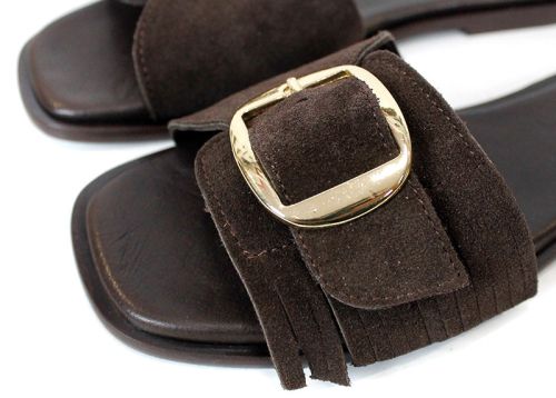 Eloria Vance – papuci dama din piele velur maro închis cu detaliu elegant