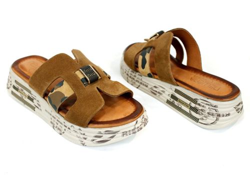 Luna Fiera este alegerea ideală pentru femeile care își doresc papuci comozi, dar cu un design modern și distinct. Este potrivit pentru activități zilnice, plimbări, vacanțe și ținute casual urbane.