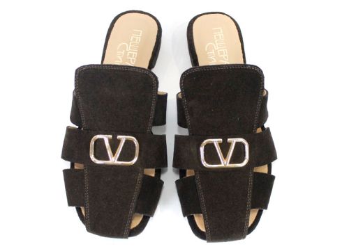 👉 Eleganță minimalistă în maro închis – Celine Varo papuci damă din velur natural