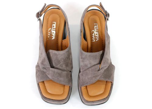 Sandale damă Lorena Vail din velur natural culoare taupe cu toc și platformă