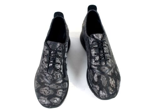 Pantofi damă din piele naturală negri cu model argintiu – model Serena Vesta