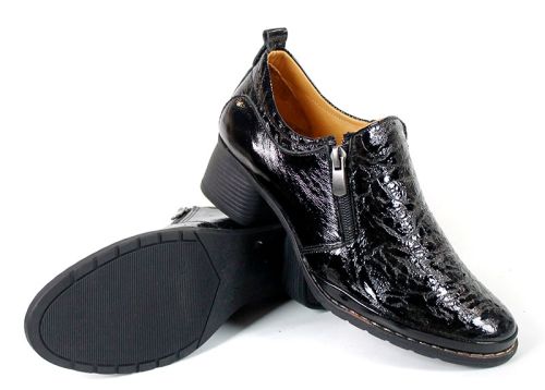 Pantofi damă din piele naturală lăcuită negri cu toc mic – model Valeria Noir