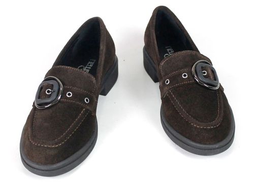 Mocasini damă maro închis din velur natural cu accesoriu metalic