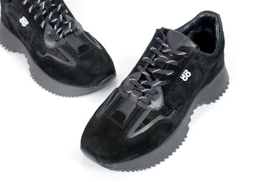 Sneakers premium Valeria Conti din piele întoarsă naturală.