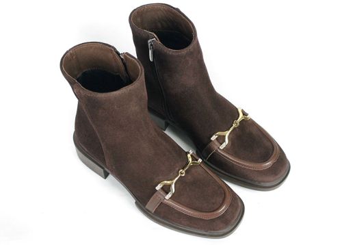 Eleganza – botine damă din piele întoarsă naturală maro închis, cu toc jos