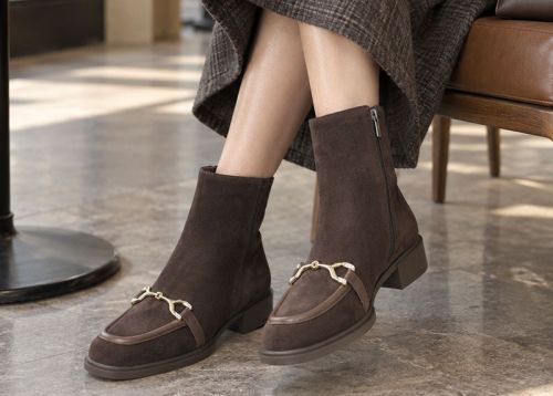 Eleganza – botine damă din piele întoarsă naturală maro închis, cu toc jos