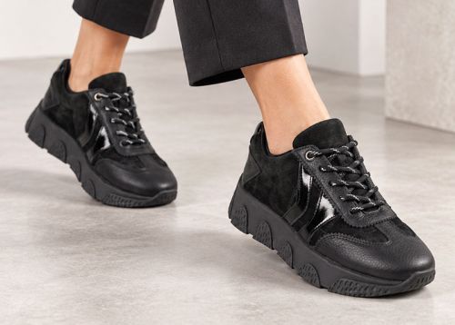 Sneakers de damă Gabriella Conti din piele și piele întoarsă neagră cu talpă chunky