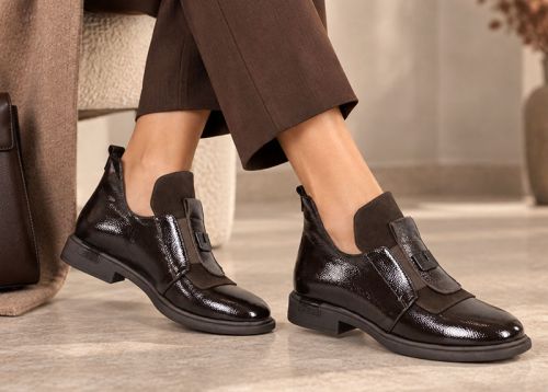 Pantofi eleganți de damă Noir Élise din piele naturală cu finisaj lăcuit și detaliu decorativ