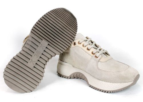 Adidași bej de damă din piele întoarsă naturală cu cataramă aurie