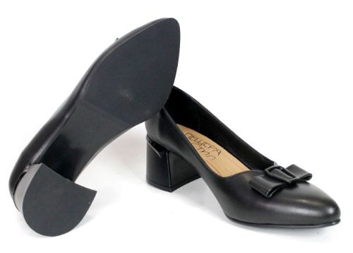 Black genuine leather women's shoes with block heel and bow