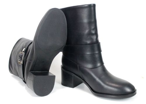 Botine negre de damă din piele naturală cu carâmb lejer și cataramă metalică